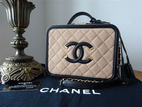 chanel vanity filigree medium|chanel vanity with chain.